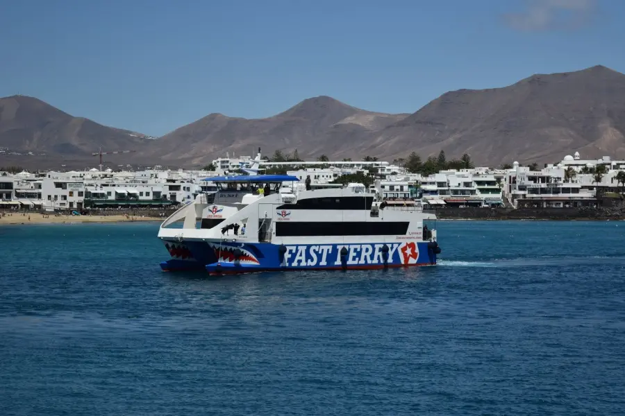 ferry-from-lanzarote-to-fuerteventura_1