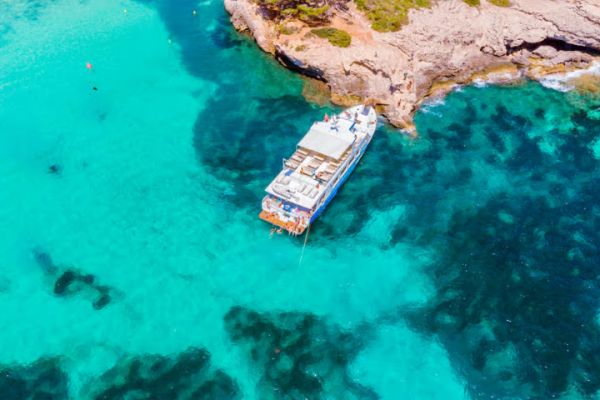 Menorca: Coves and Beaches Boat Trip w/ optional Paella