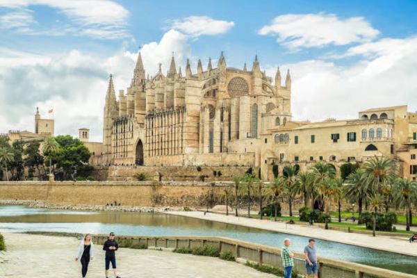 Palma: Cathedral of Mallorca Skip-the-Line Entry Ticket