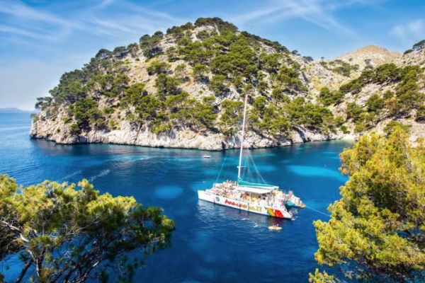 Port d'Alcudia: North Coast Catamaran Cruise with Meal