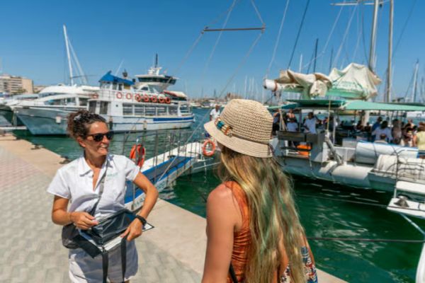Palma de Mallorca: 5-Hour Catamaran Cruise with Lunch & Swim