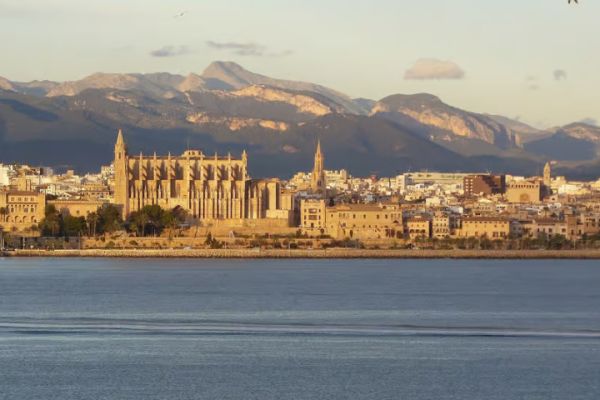 Palma de Mallorca: Palma Bay Boat Tour with Snorkeling