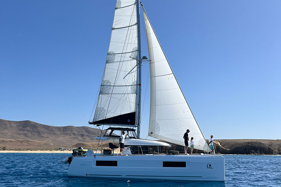 papagayo-beach-lanzarote-private-catamaran_1