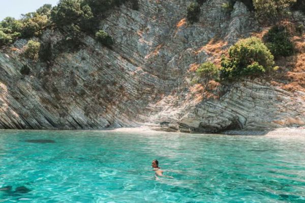 Sami: Ithaca Island Boat Trip with Swimming and Snacks