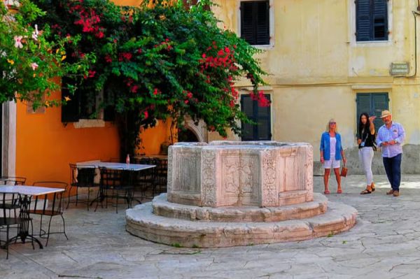 Corfu Town: Guided Walking Tour and Local Food Tastings