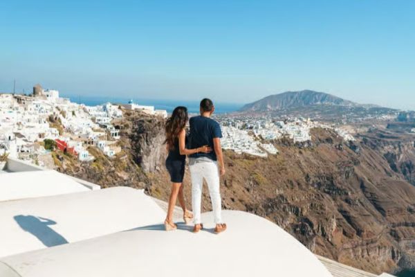 Santorini: Private Customizable Car Tour with a Local Guide