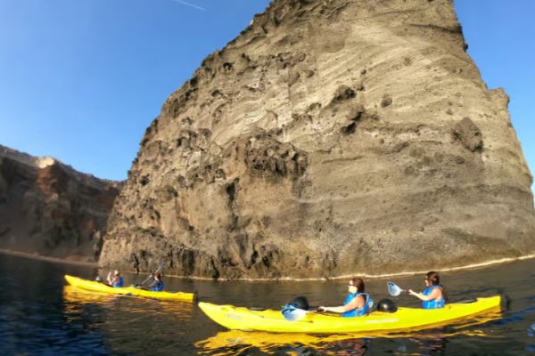 Santorini: Sea Caves Kayak Trip with Snorkeling and Picnic
