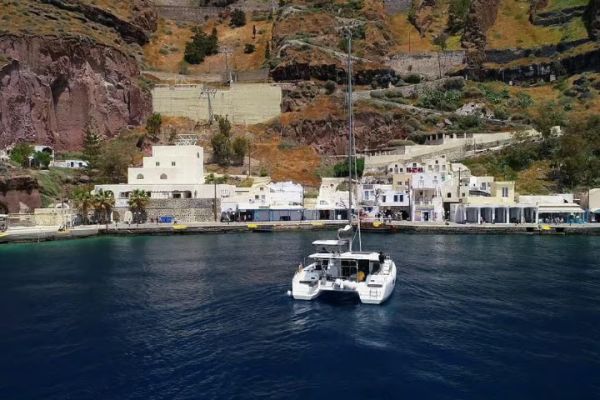 Santorini: Sunset Cruise with Swim Stops, Dinner, and Drinks