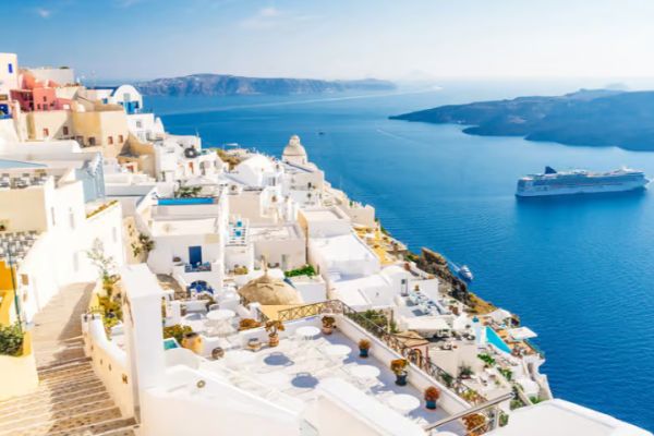 Santorini: Guided Island Day Trip with Beach Visit