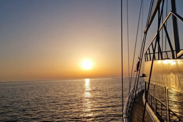 Mykonos: Sunset Boat Cruise with Light Dinner & Drink