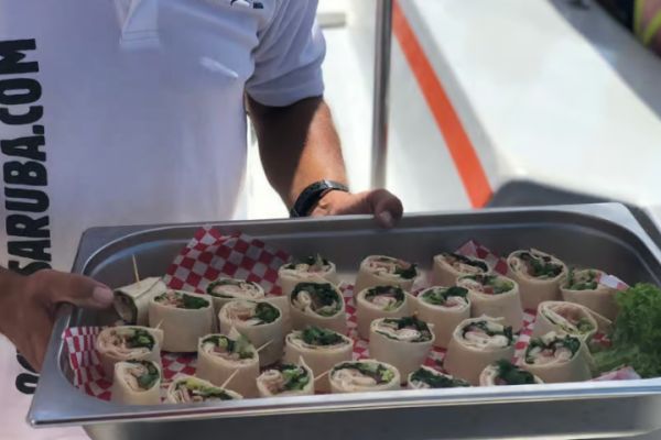 Noord: Afternoon Sailing Trip with Snorkeling and Open Bar 