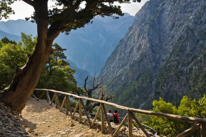 3719be27f00e81617bc6be77fff7b0f2da18ca28867895893191e57916b2d168