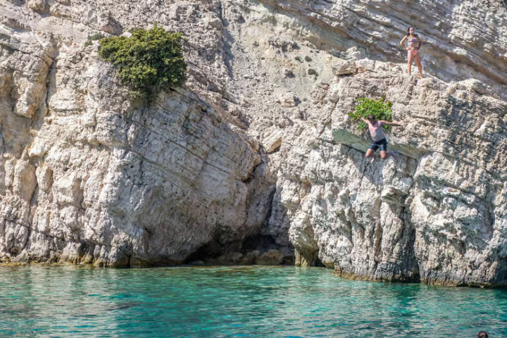 538f6cace6eb9109e7cb818fad597b1ae9d3a4928142ba21825b8b7217f26cf4